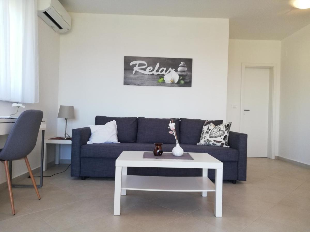 Apartments Oleander Lovrecica-Residence With Pool Экстерьер фото