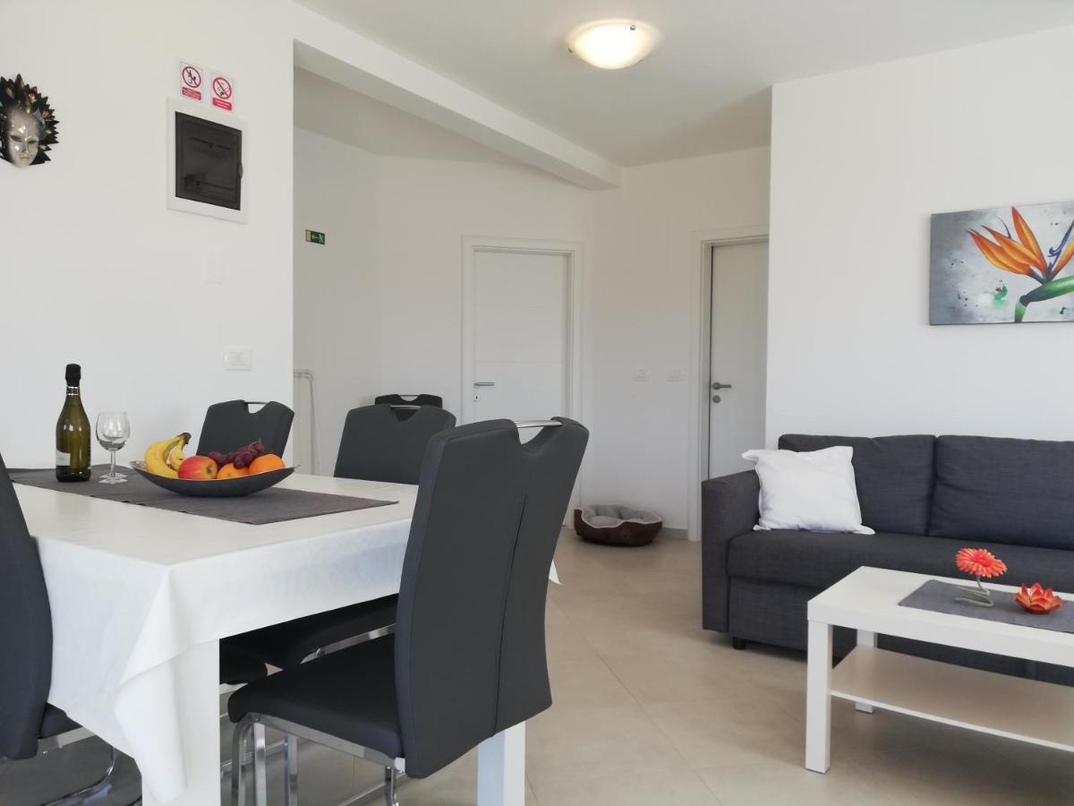 Apartments Oleander Lovrecica-Residence With Pool Экстерьер фото