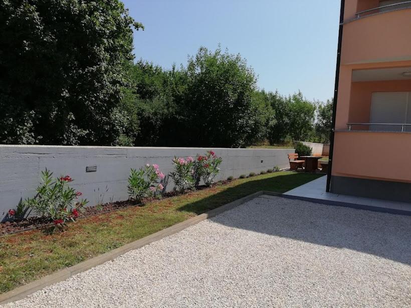 Apartments Oleander Lovrecica-Residence With Pool Экстерьер фото