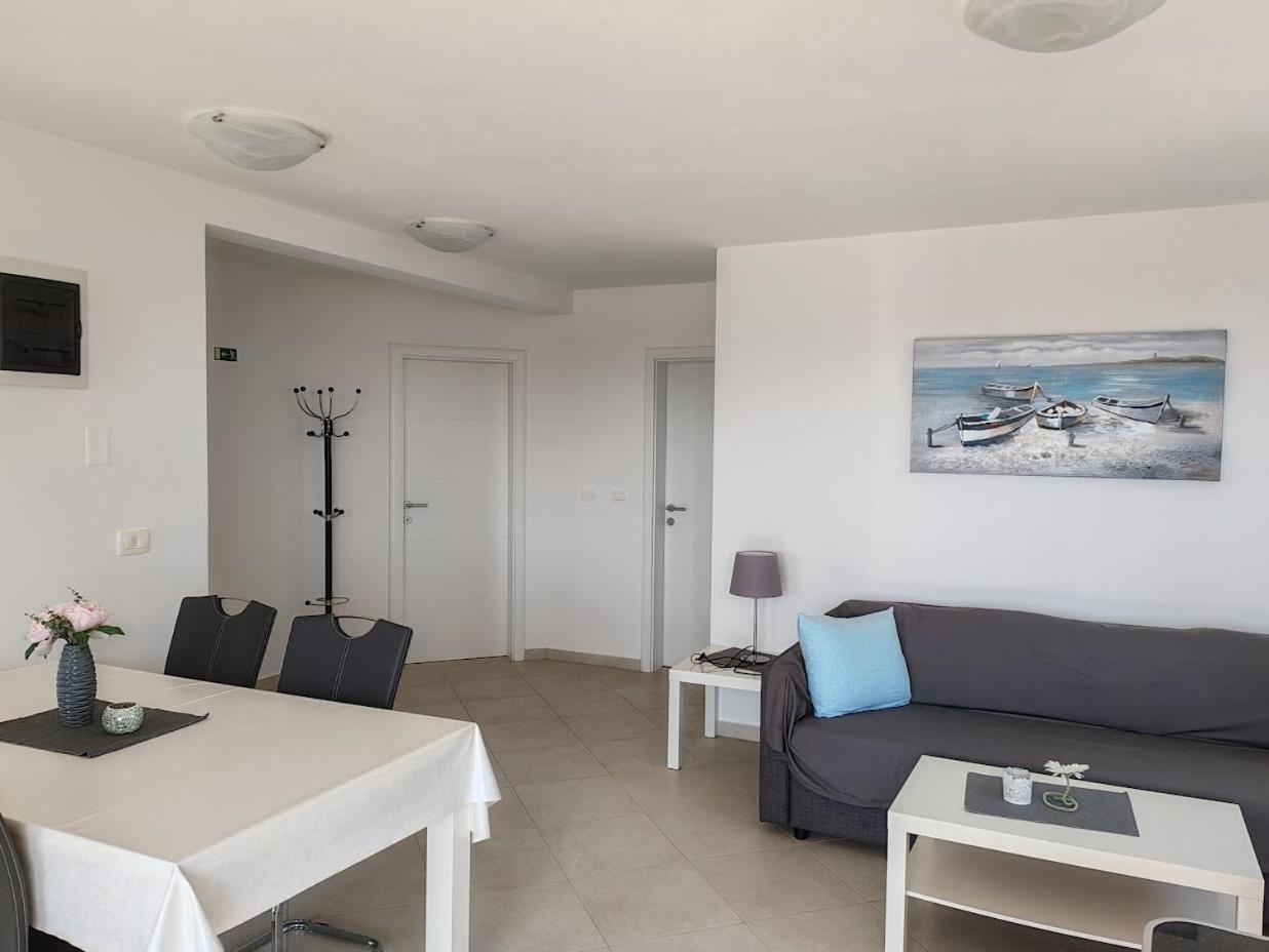 Apartments Oleander Lovrecica-Residence With Pool Экстерьер фото