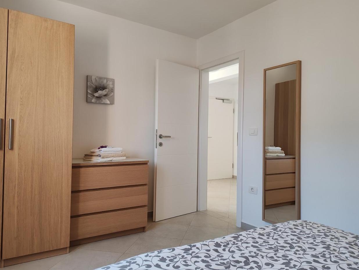 Apartments Oleander Lovrecica-Residence With Pool Экстерьер фото