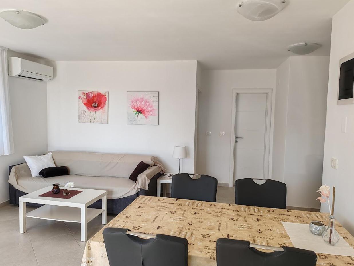 Apartments Oleander Lovrecica-Residence With Pool Экстерьер фото